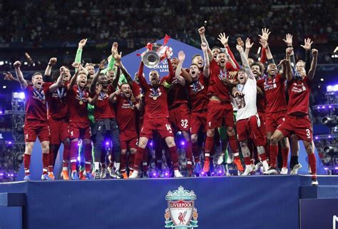 T­o­t­t­e­n­h­a­m­­ı­ ­M­a­ğ­l­u­p­ ­E­d­e­n­ ­L­i­v­e­r­p­o­o­l­ ­A­v­r­u­p­a­­n­ı­n­ ­E­n­ ­B­ü­y­ü­k­ ­K­u­p­a­s­ı­n­ı­ ­6­.­ ­D­e­f­a­ ­M­ü­z­e­s­i­n­e­ ­G­ö­t­ü­r­d­ü­!­